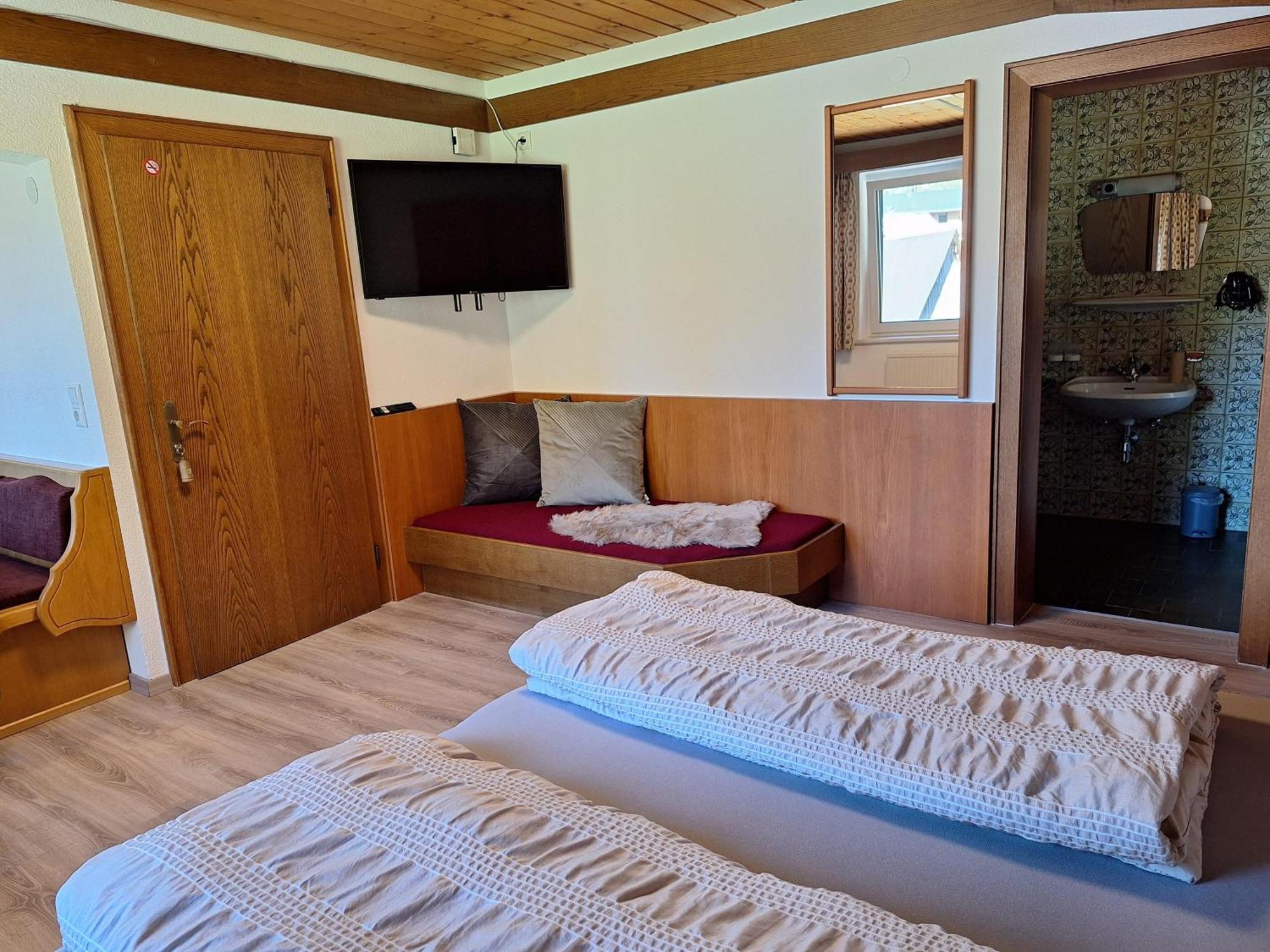 Ferienwohnung Haus Sprenger Häselgehr Exterior foto